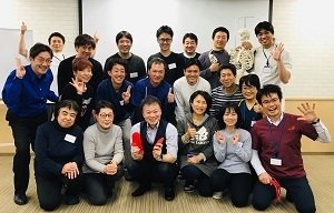 AKS療法セミナーの集合写真（井木寿参加）